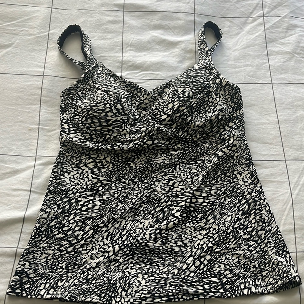 Athleta tank top /swim top with built-in bra. 36 B/C